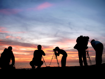 - The Travel Captains Fotoreizen - Fotografen met ondergaande zon